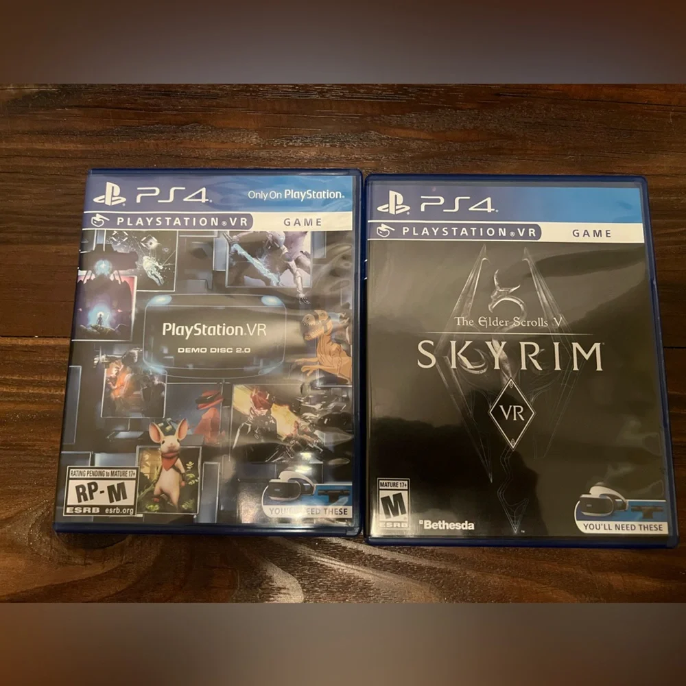 Used ps4 VR used only a couple of times comes with stand and 2 games